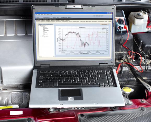 Diagnostic moteur en garage auto